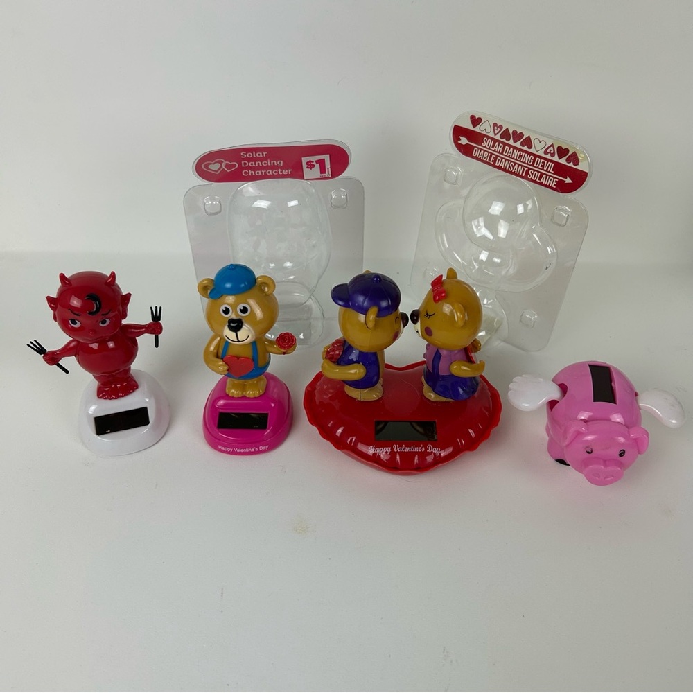 4 - Solar-Powered Dancing Valentine Day Theme items